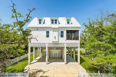 1526 Dunbar Ave, Bay Saint Louis, MS 39520