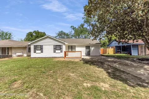 1854 Whitehead Dr, Southaven, MS 38671