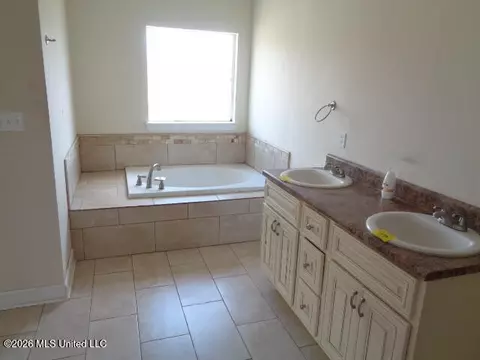 Bath - 2243 Crenshaw Rd, Lucedale, MS 39452 photo 2 of 5