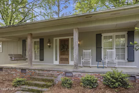 1527 Kimwood Cir, Jackson, MS 39211