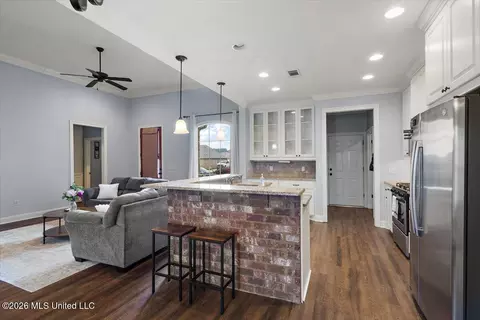 Entry Way - 229 Greenfield Ridge Dr, Brandon, MS 39042 photo 4 of 5
