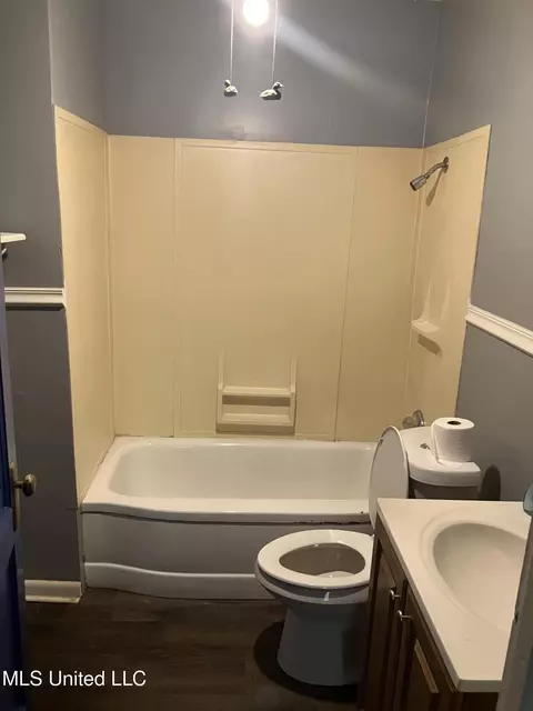 Bath - 210 Donald St, Jackson, MS 39216 photo 1 of 1
