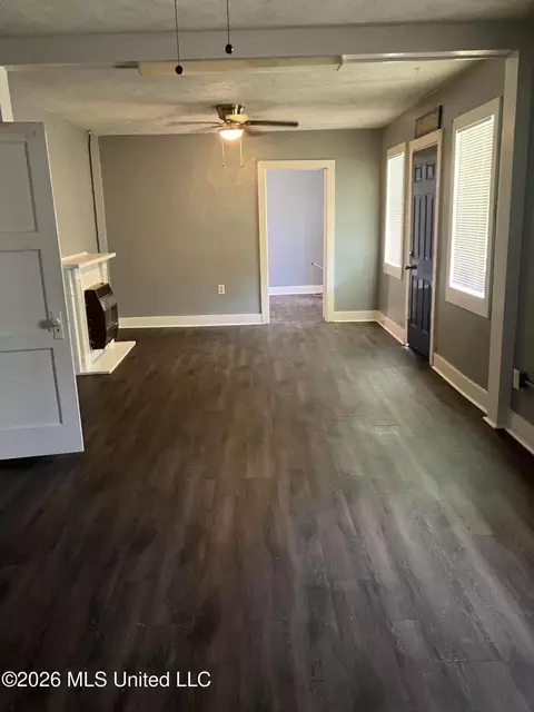 Living - 210 Donald St, Jackson, MS 39216 photo 3 of 4