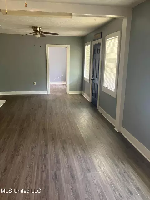 Living - 210 Donald St, Jackson, MS 39216 photo 1 of 4