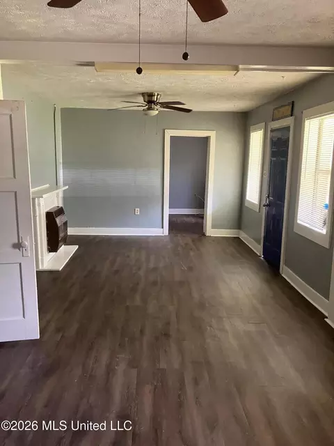 Living - 210 Donald St, Jackson, MS 39216 photo 2 of 4