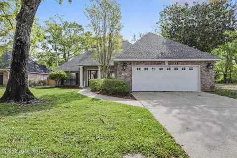 720 Oleander Ln, Biloxi, MS 39532
