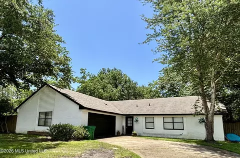 12317 Locke Pl, Ocean Springs, MS 39564