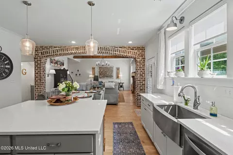 Kitchen - 4590 Pierce Dr, Hernando, MS 38632 photo 2 of 3