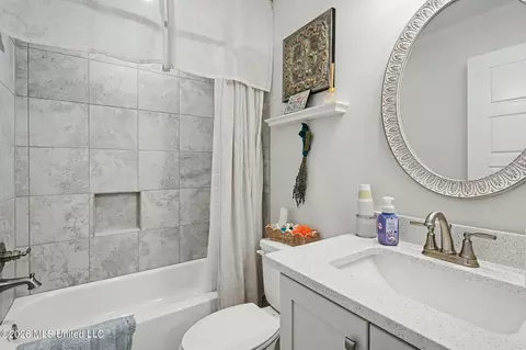 Bath - 4590 Pierce Dr, Hernando, MS 38632 photo 6 of 6