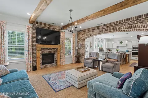 Living - 4590 Pierce Dr, Hernando, MS 38632 photo 1 of 2