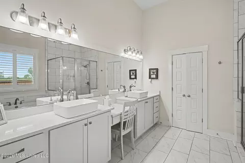 Bath - 4590 Pierce Dr, Hernando, MS 38632 photo 2 of 6