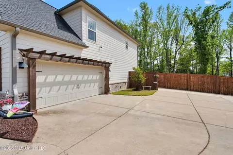 Exterior - 4590 Pierce Dr, Hernando, MS 38632 photo 5 of 14