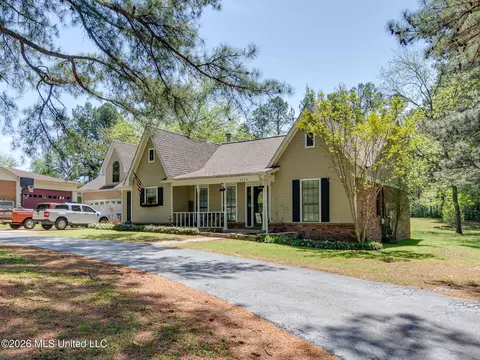 4586 Hillsdale Dr, Olive Branch, MS 38654