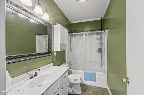 Bath - 2004 Prospect Cedar Ln, Union, MS 39365 photo 1 of 4