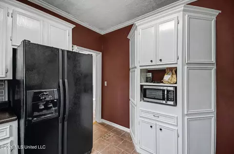 Kitchen - 2004 Prospect Cedar Ln, Union, MS 39365 photo 2 of 2
