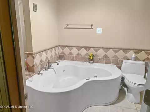 Bath - 4835 Upper Glading Rd, Summit, MS 39666 photo 6 of 6