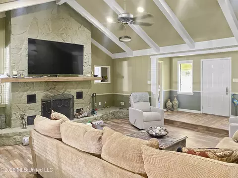 Living - 4835 Upper Glading Rd, Summit, MS 39666 photo 2 of 5