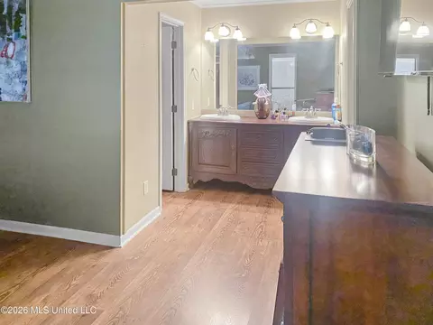 Bath - 4835 Upper Glading Rd, Summit, MS 39666 photo 4 of 6