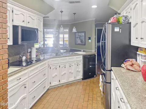 Kitchen - 4835 Upper Glading Rd, Summit, MS 39666 photo 1 of 3