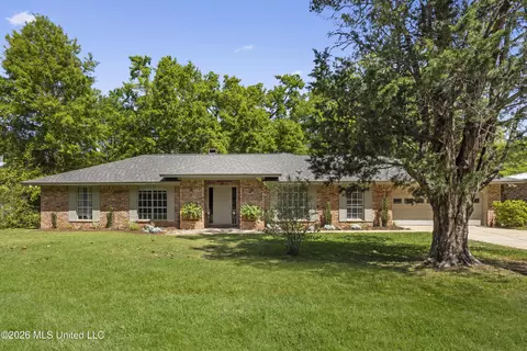 1407 Hellmers Ln, Ocean Springs, MS 39564