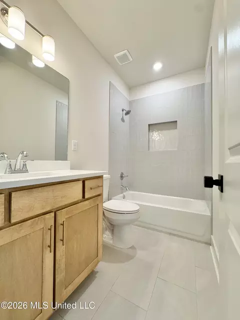 Bath - 4220 Adriane Cv, Nesbit, MS 38651 photo 5 of 6