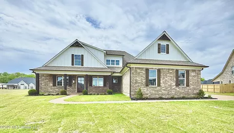 4220 Adriane Cv, Nesbit, MS 38651