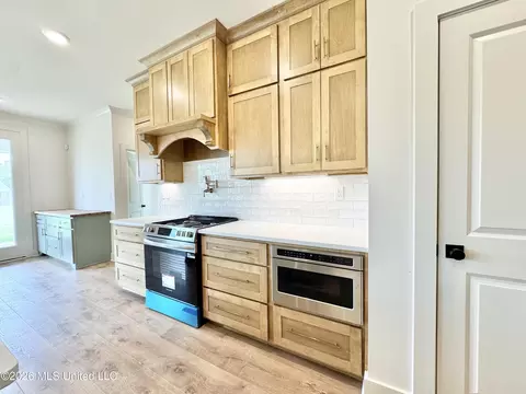 Kitchen - 4220 Adriane Cv, Nesbit, MS 38651 photo 4 of 4