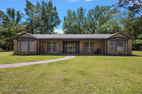922 Belle Air Cir, Yazoo City, MS 39194