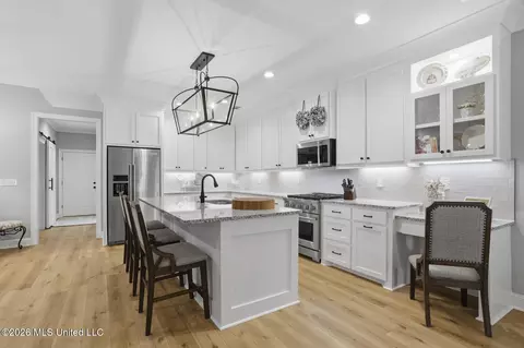 Kitchen - 304 Fairway Cv, Brandon, MS 39047 photo 2 of 3
