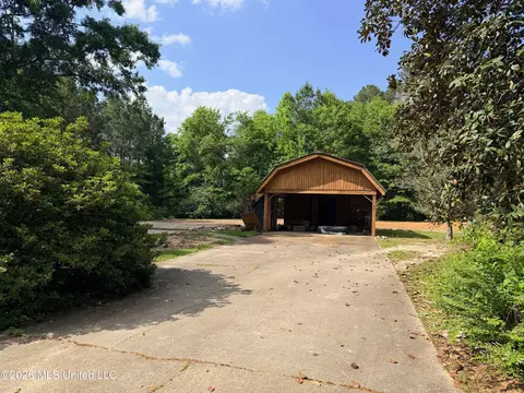 3 Woodland Dr, Lumberton, MS 39455