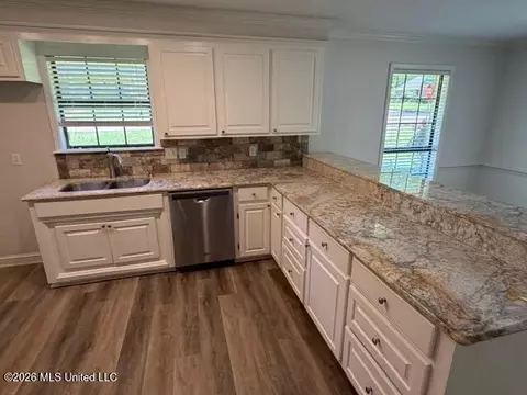Kitchen - 432 Arundel Dr, Brandon, MS 39047 photo 1 of 6