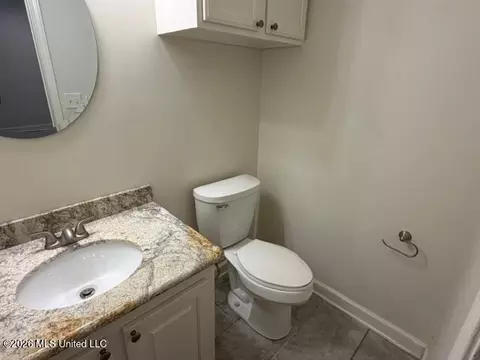 Bath - 432 Arundel Dr, Brandon, MS 39047 photo 1 of 8