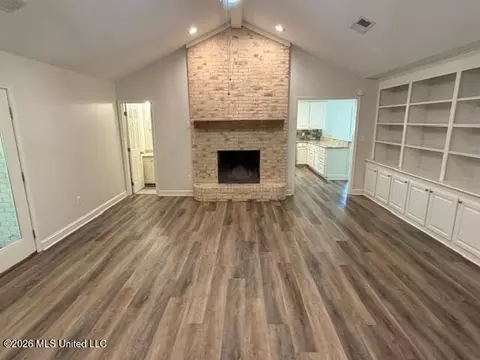 Living - 432 Arundel Dr, Brandon, MS 39047 photo 4 of 4