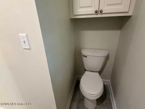 Bath - 432 Arundel Dr, Brandon, MS 39047 photo 5 of 8