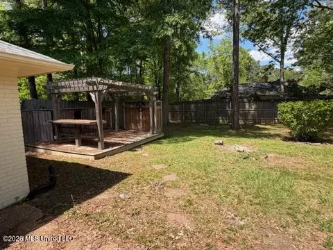 Exterior - 432 Arundel Dr, Brandon, MS 39047 photo 2 of 4