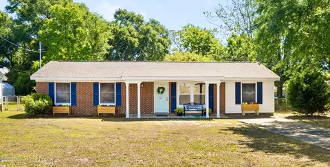 218 Dogwood Dr, Biloxi, MS 39531