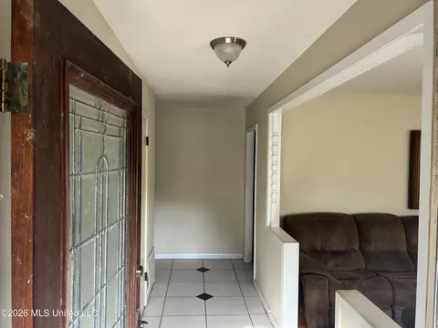 Entry Way - 103 Edmund Dr, Long Beach, MS 39560 photo 1 of 4