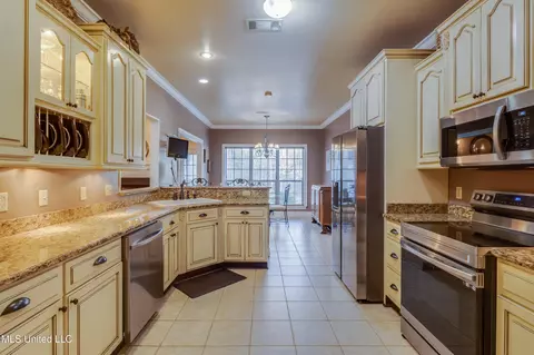 11827 River Estates Cir, Biloxi, MS 39532