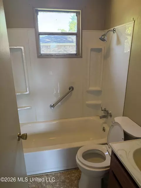 Bath - 4519 General Ike, Moss Point, MS 39563 photo 1 of 1