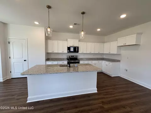 Kitchen - 6069 E River Birch Rd, Walls, MS 38680 photo 1 of 2