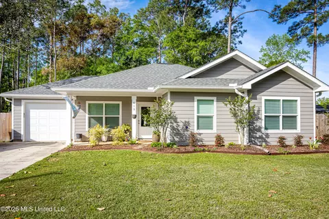 615 Plum St, Ocean Springs, MS 39564