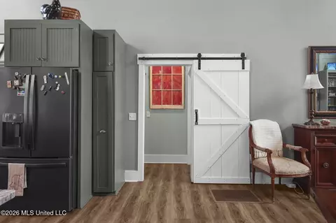 Entry Way - 101 Lakeview Rd, Brandon, MS 39047 photo 5 of 7