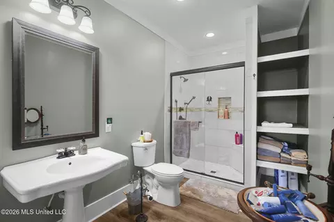 Bath - 101 Lakeview Rd, Brandon, MS 39047 photo 8 of 15