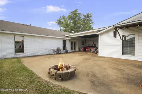 Exterior - 101 Lakeview Rd, Brandon, MS 39047 photo 12 of 43