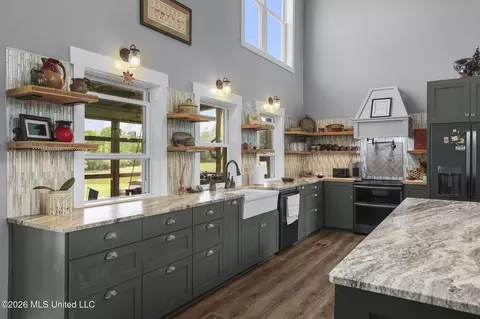 Kitchen - 101 Lakeview Rd, Brandon, MS 39047 photo 9 of 13