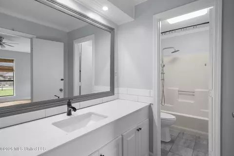 Bath - 101 Lakeview Rd, Brandon, MS 39047 photo 5 of 15