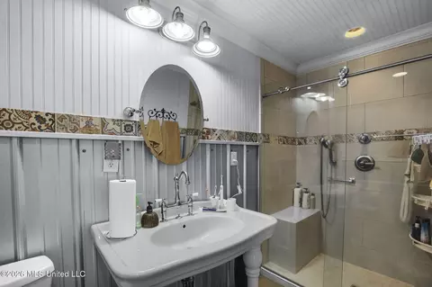 Bath - 101 Lakeview Rd, Brandon, MS 39047 photo 7 of 15