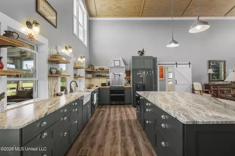 Kitchen - 101 Lakeview Rd, Brandon, MS 39047 photo 10 of 13