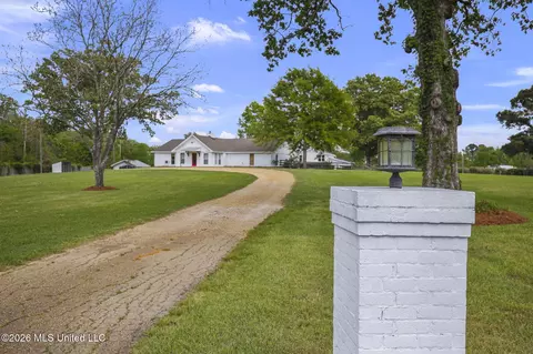 Exterior - 101 Lakeview Rd, Brandon, MS 39047 photo 3 of 43