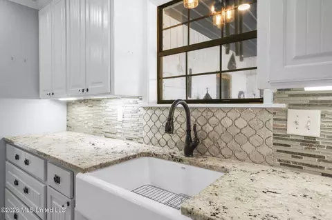 Kitchen - 101 Lakeview Rd, Brandon, MS 39047 photo 3 of 13